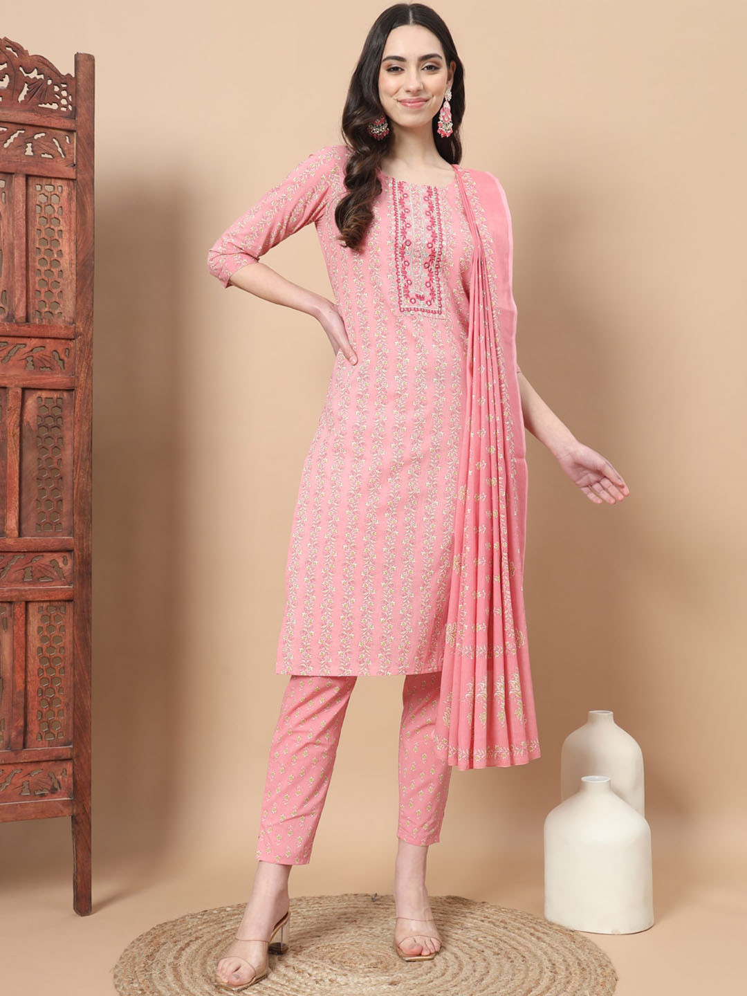 Yufta Floral Printed Round Neck Thread Work Pure Cotton Kurta with Trousers & With Dupatta, Pink
Yufta Floral Printed Round Neck Thread Work Pure Cotton Kurta with Trousers & With Dupatta, Pink