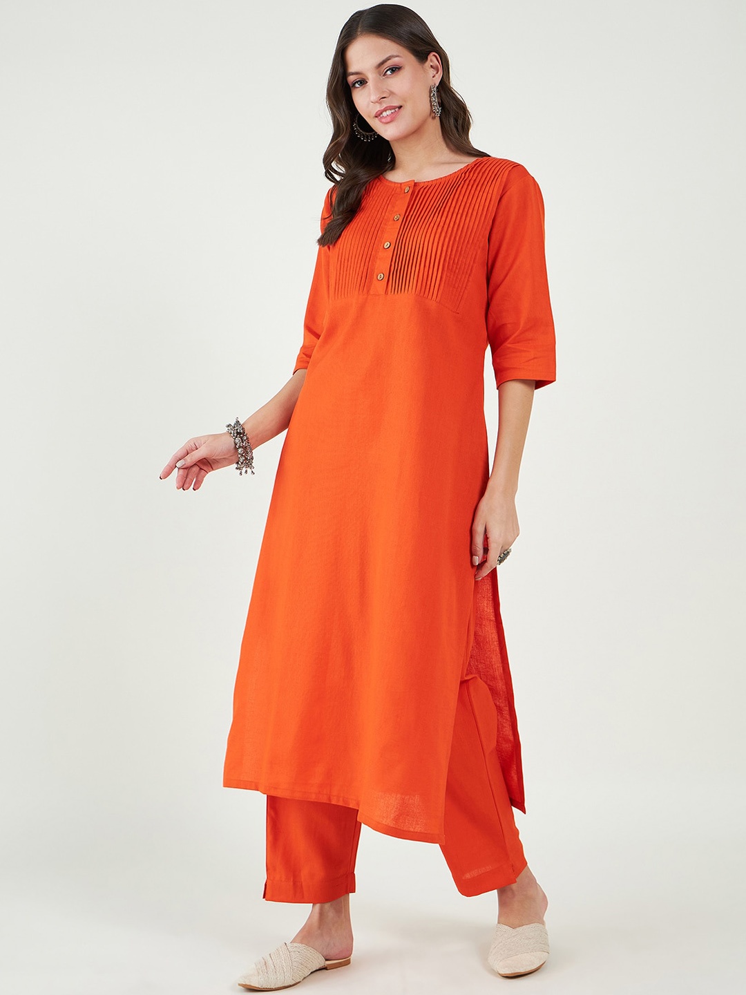 Bitterlime Striped Yoke Design Pleated Pure Cotton Round Neck Straight Kurta with Trouser, Orange
Bitterlime Striped Yoke Design Pleated Pure Cotton Round Neck Straight Kurta with Trouser, Orange