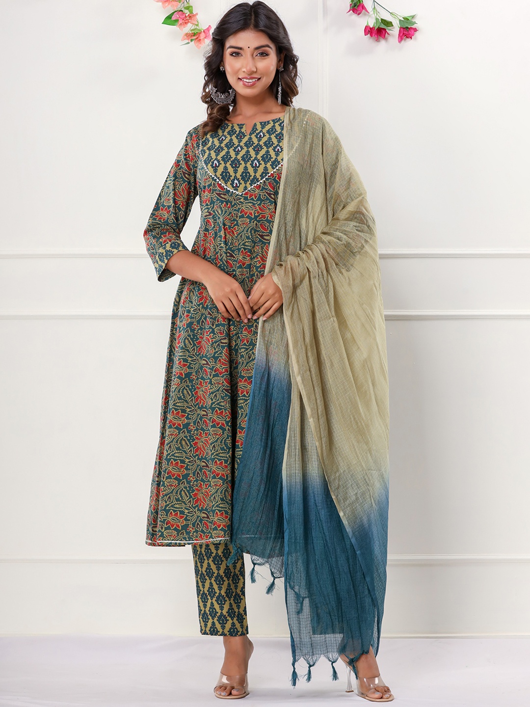 Chandbaali Floral Printed Round Neck Pure Cotton Kurta with Pyjamas & Dupatta, Green
Chandbaali Floral Printed Round Neck Pure Cotton Kurta with Pyjamas & Dupatta, Green