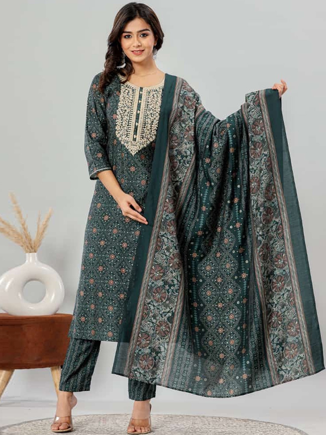 Chandbaali Floral Printed Round Neck Thread Work Pure Cotton Kurta with Pyjamas & Dupatta, Green
Chandbaali Floral Printed Round Neck Thread Work Pure Cotton Kurta with Pyjamas & Dupatta, Green