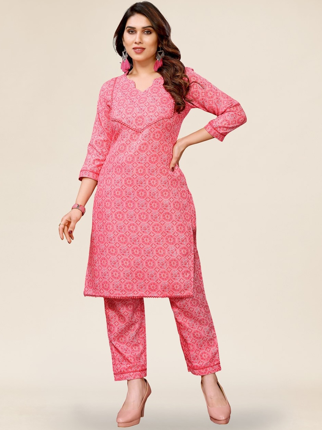 TITANIUM SILK INDUSTRIES PVT. LTD. Geometric Printed Regular Kurta With Trousers, Pink
TITANIUM SILK INDUSTRIES PVT. LTD. Geometric Printed Regular Kurta With Trousers, Pink