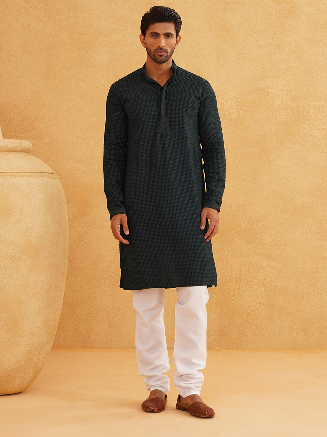 SOJANYA Geometric Embroidered Thread Work Mandarin Collar Pure Cotton Kurta With Churidar, Green
SOJANYA Geometric Embroidered Thread Work Mandarin Collar Pure Cotton Kurta With Churidar, Green