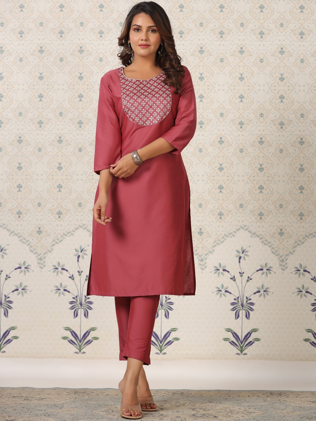 Ode by House of Pataudi Ethnic Motifs Yoke Design Thread Work Kurta With Trouser, Pink
Ode by House of Pataudi Ethnic Motifs Yoke Design Thread Work Kurta With Trouser, Pink