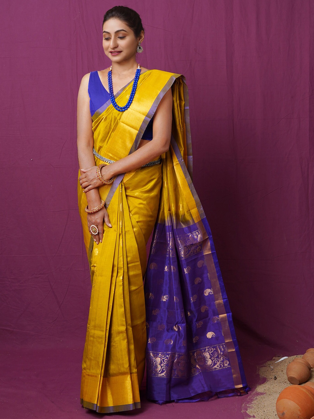 Unnati Silks Ethnic Motifs Woven Design Zari Silk Cotton Handloom Kanjeevaram Saree, Gold
Unnati Silks Ethnic Motifs Woven Design Zari Silk Cotton Handloom Kanjeevaram Saree, Gold
