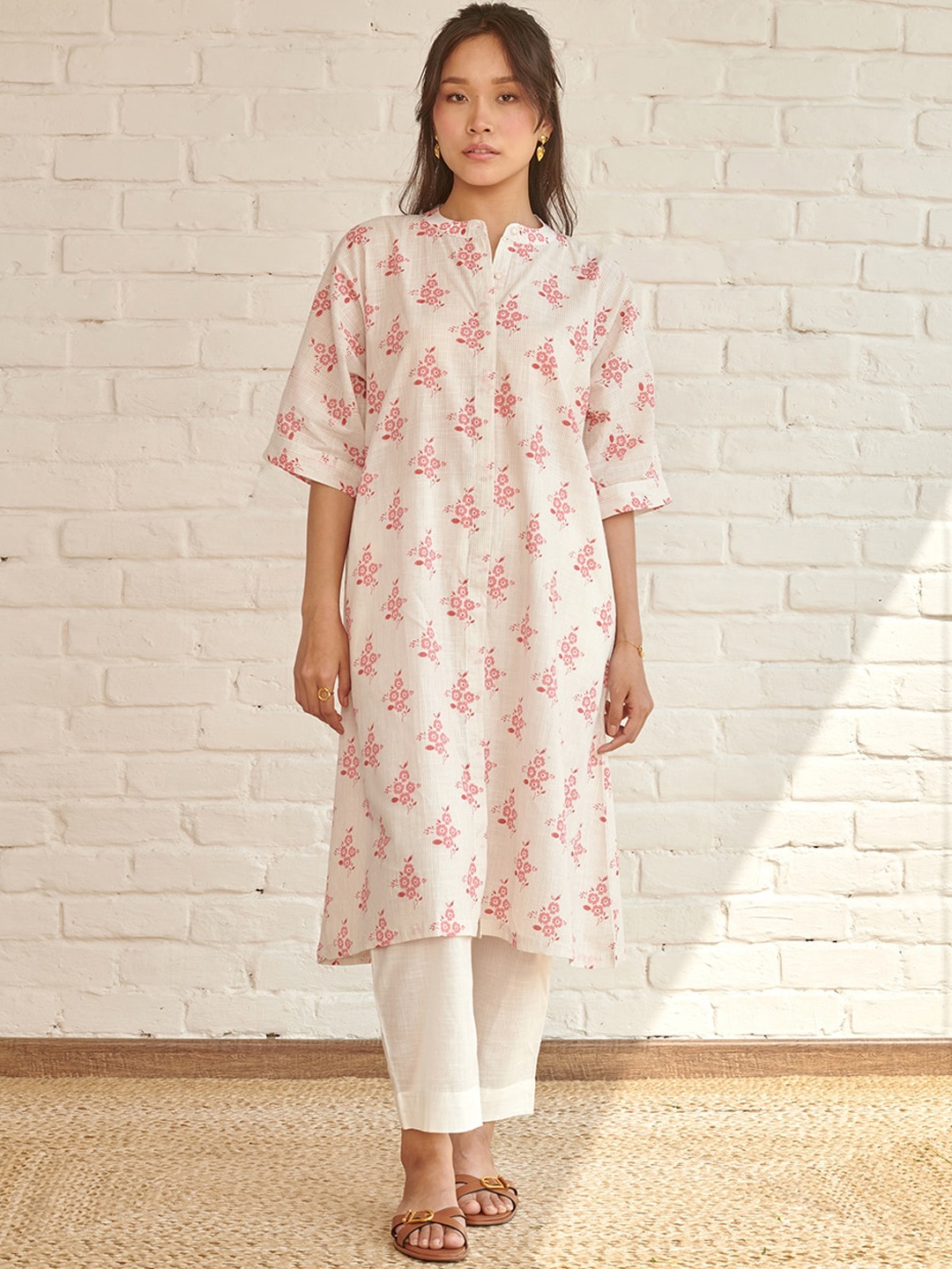 Prakriti Jaipur Floral Printed Band Collar Flared Sleeves Cotton A-Line Kurta, Peach
Prakriti Jaipur Floral Printed Band Collar Flared Sleeves Cotton A-Line Kurta, Peach