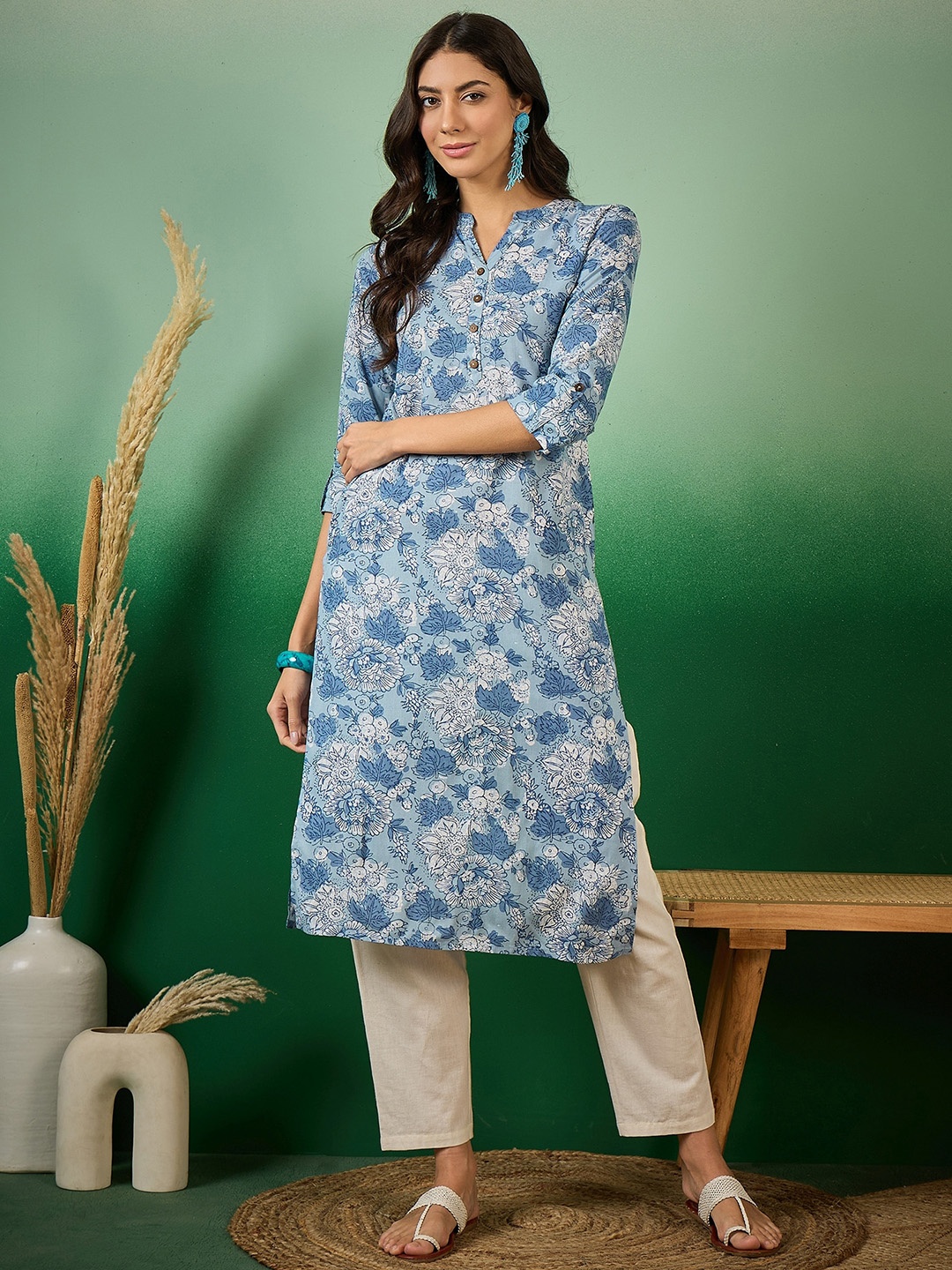 Vastramyaa Floral Printed Mandarin Collar Roll Up Sleeves Cotton Straight Kurta, Blue
Vastramyaa Floral Printed Mandarin Collar Roll Up Sleeves Cotton Straight Kurta, Blue