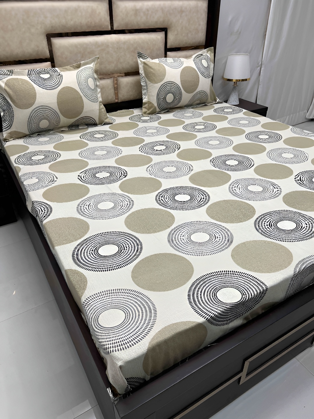 Pure Decor Green & Black Geometric Cotton 300 TC Queen Bedsheet with 2 Pillow Covers
Pure Decor Green & Black Geometric Cotton 300 TC Queen Bedsheet with 2 Pillow Covers