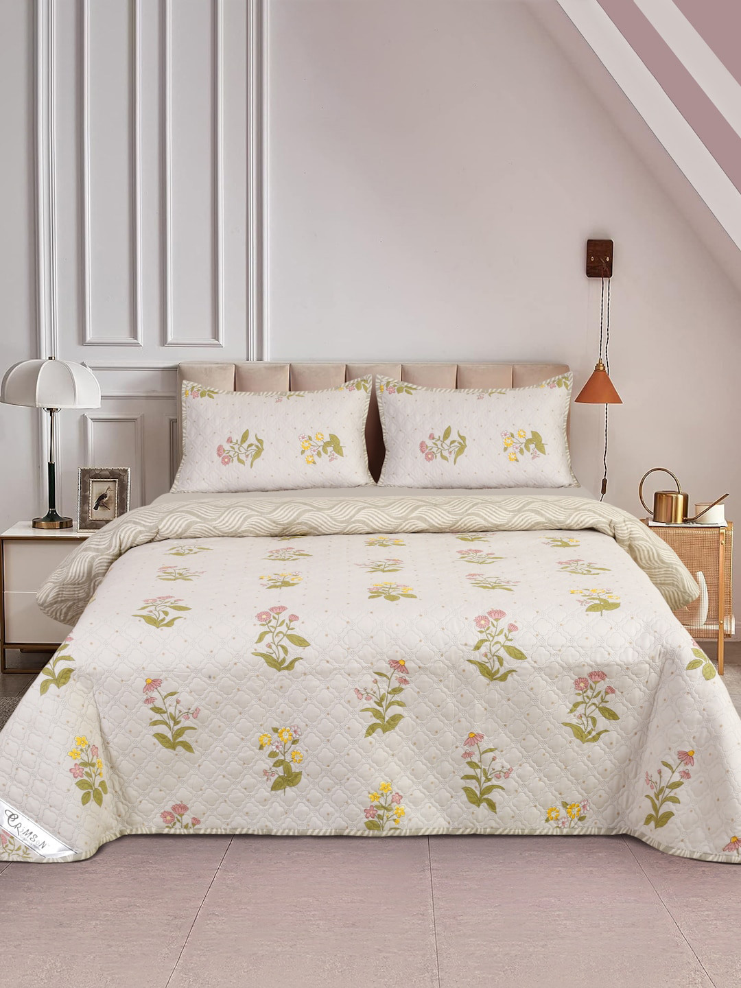 Aura White & Green Floral Printed Microfiber Quilted Bed Covers With Pillow Covers
Aura White & Green Floral Printed Microfiber Quilted Bed Covers With Pillow Covers