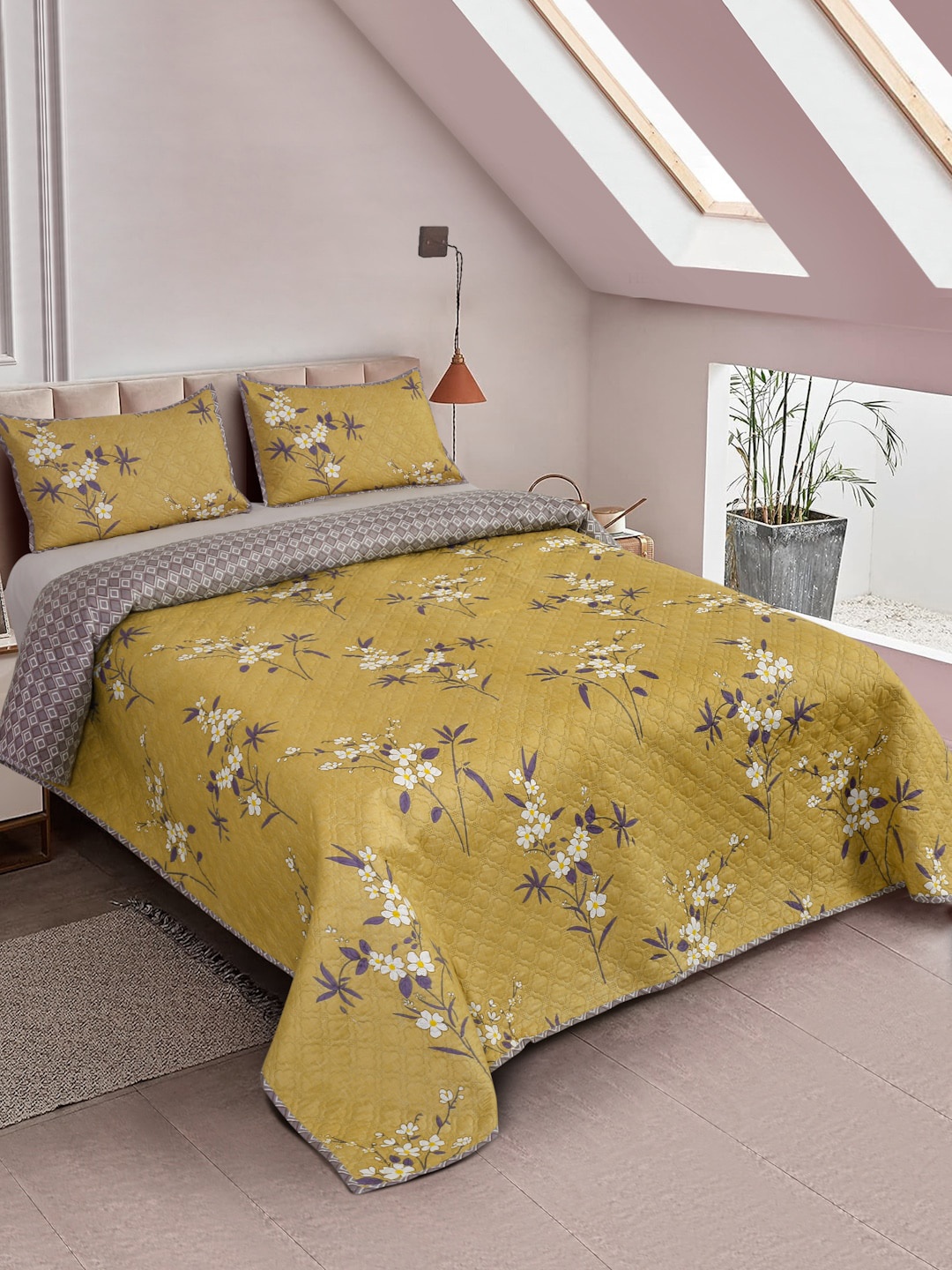 Aura Yellow & Brown Printed Quilted Microfibre Double King Bed Cover With Pillow Covers
Aura Yellow & Brown Printed Quilted Microfibre Double King Bed Cover With Pillow Covers