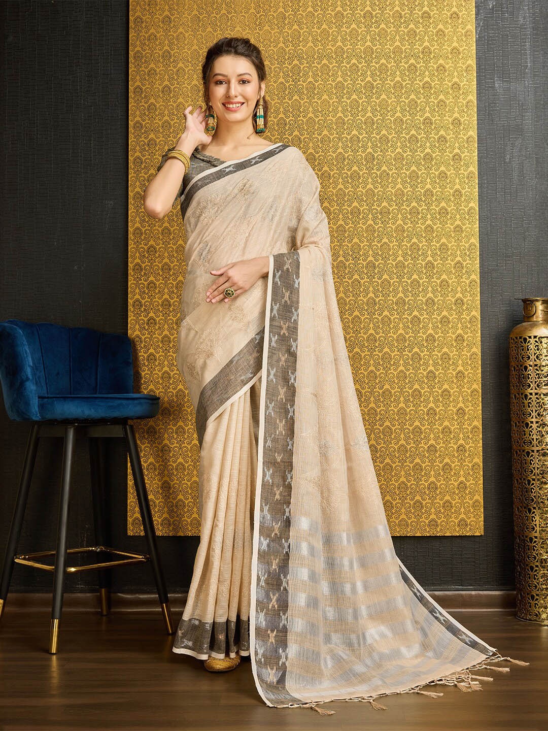 Ishin Ethnic Motifs Embroidered Saree, Beige
