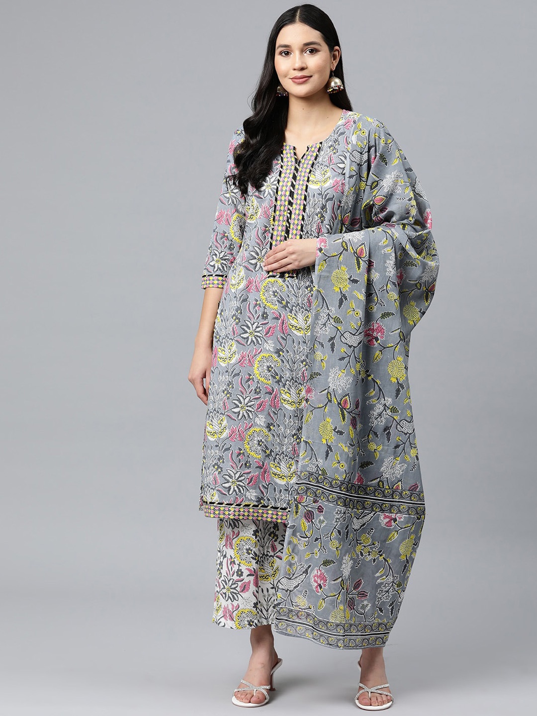 BUTA BUTI Floral Printed Round Neck Pure Cotton Straight Kurta with Trousers & Dupatta, Grey
BUTA BUTI Floral Printed Round Neck Pure Cotton Straight Kurta with Trousers & Dupatta, Grey