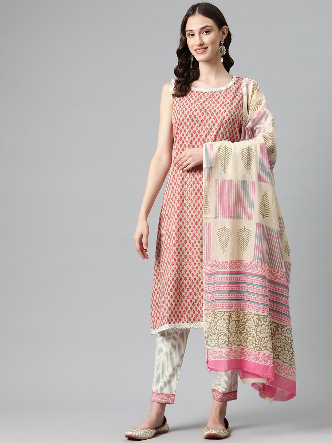 BUTA BUTI Floral Printed Regular Gotta Patti Pure Cotton Kurta With Trousers & Dupatta, Red
BUTA BUTI Floral Printed Regular Gotta Patti Pure Cotton Kurta With Trousers & Dupatta, Red