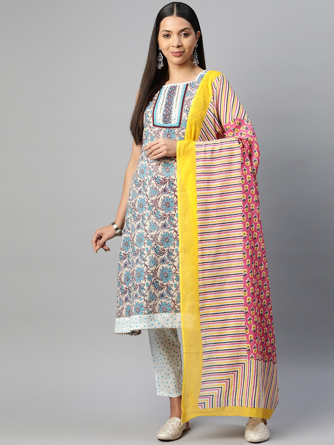 BUTA BUTI Floral Printed Regular Gotta Patti Pure Cotton Kurta With Trousers & Dupatta, Blue
BUTA BUTI Floral Printed Regular Gotta Patti Pure Cotton Kurta With Trousers & Dupatta, Blue