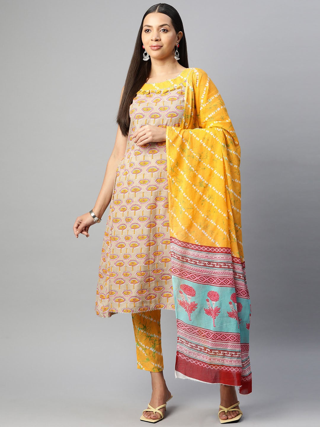 BUTA BUTI Abstract Printed Regular Gotta Patti Pure Cotton Kurta With Trousers & Dupatta, Yellow
BUTA BUTI Abstract Printed Regular Gotta Patti Pure Cotton Kurta With Trousers & Dupatta, Yellow