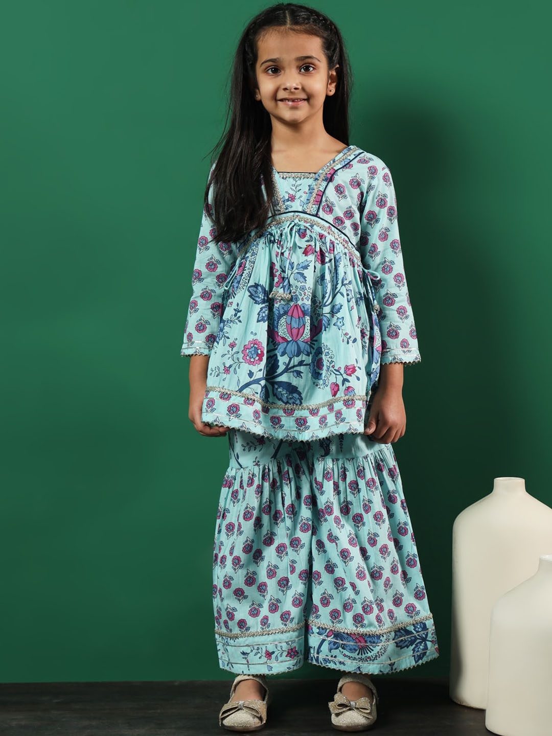 Readiprint Infant Girls Floral Printed Gotta Patti Pure Cotton Kurti with Sharara, Turquoise blue
Readiprint Infant Girls Floral Printed Gotta Patti Pure Cotton Kurti with Sharara, Turquoise blue