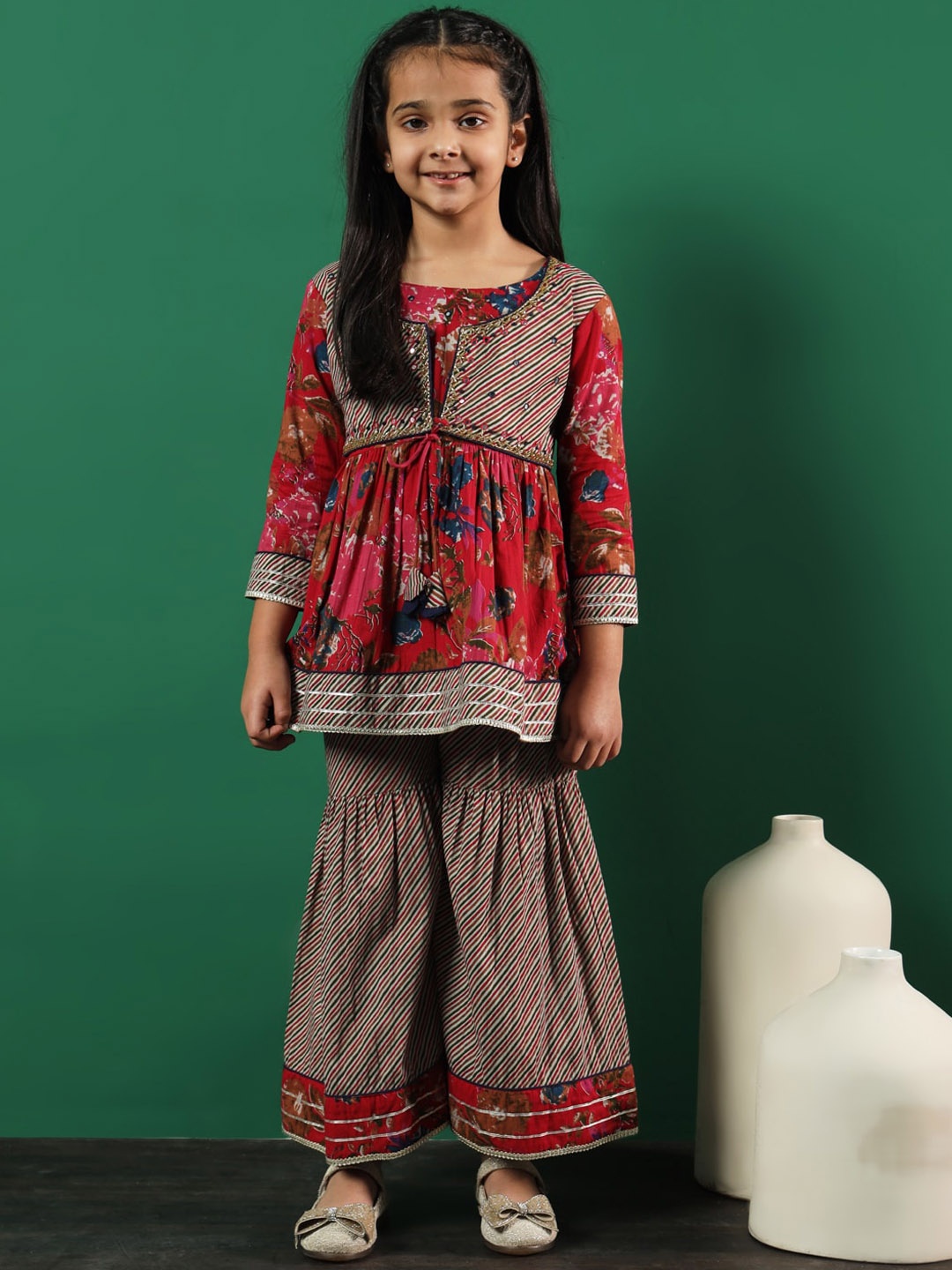 Readiprint Infant Girls Floral Printed Gotta Patti Pure Cotton Kurti with Sharara, Pink
Readiprint Infant Girls Floral Printed Gotta Patti Pure Cotton Kurti with Sharara, Pink