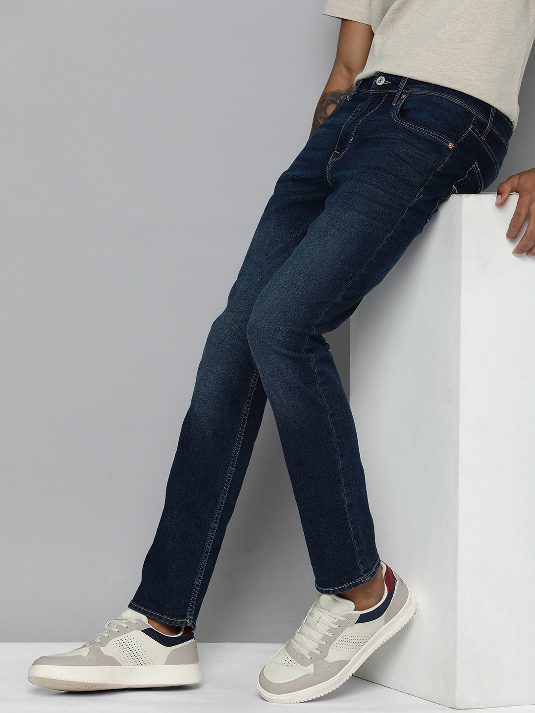Flying Machine Men Mid Rise Freddie Slim Straight Fit Light Fade Stretchable Jeans, Blue
Flying Machine Men Mid Rise Freddie Slim Straight Fit Light Fade Stretchable Jeans, Blue