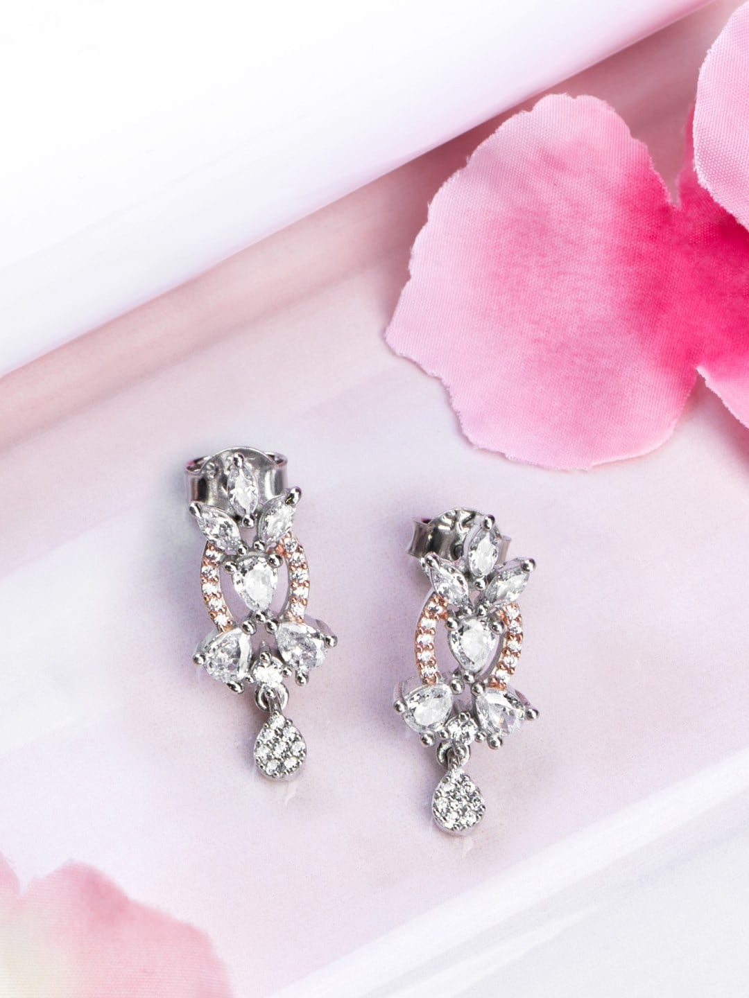 Zavya Rhodium-Plated 925 Pure Sterling Silver Cubic Zirconia Contemporary Studs Earrings
Zavya Rhodium-Plated 925 Pure Sterling Silver Cubic Zirconia Contemporary Studs Earrings