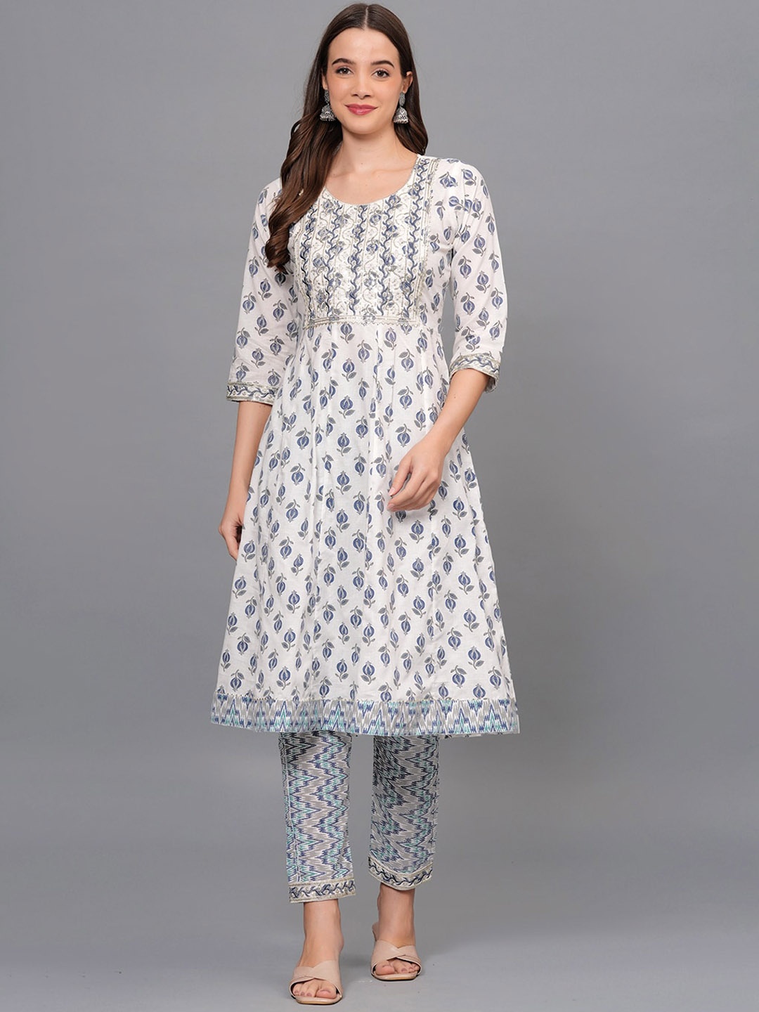 JAHIDA COMFORT WITH STYLE Women Ethnic Motifs Embroidered Regular Sequinned Pure Cotton Kurta with Trousers, White
JAHIDA COMFORT WITH STYLE Women Ethnic Motifs Embroidered Regular Sequinned Pure Cotton Kurta with Trousers, White