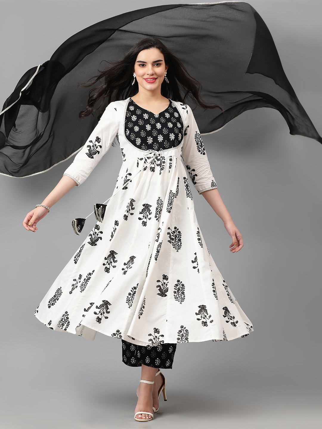 Khushal K Women Ethnic Motifs Embroidered Empire Beads and Stones Pure Cotton Kurta with Palazzos & With, Black
Khushal K Women Ethnic Motifs Embroidered Empire Beads and Stones Pure Cotton Kurta with Palazzos & With, Black