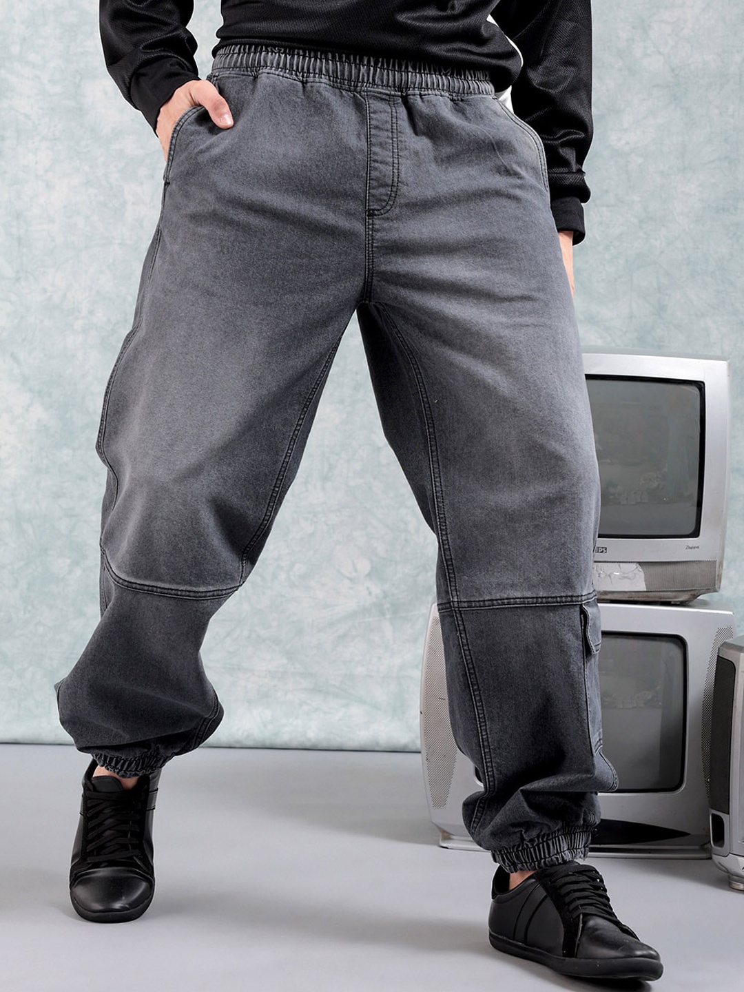 The Indian Garage Co Relaxed Fit Mildly Distressed Light Fade Stretchable Cargo Jogger Jeans, Grey
The Indian Garage Co Relaxed Fit Mildly Distressed Light Fade Stretchable Cargo Jogger Jeans, Grey