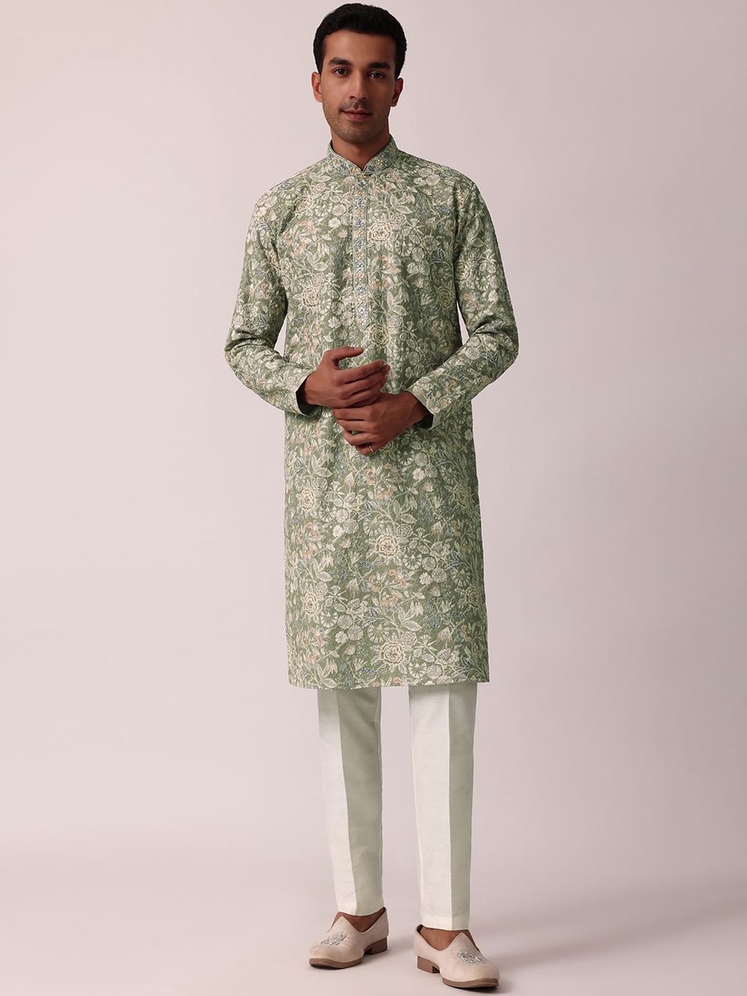 KALKI Fashion Men Ethnic Motifs Embroidered Regular Thread Work Kurta with Pyjamas, Grey
KALKI Fashion Men Ethnic Motifs Embroidered Regular Thread Work Kurta with Pyjamas, Grey