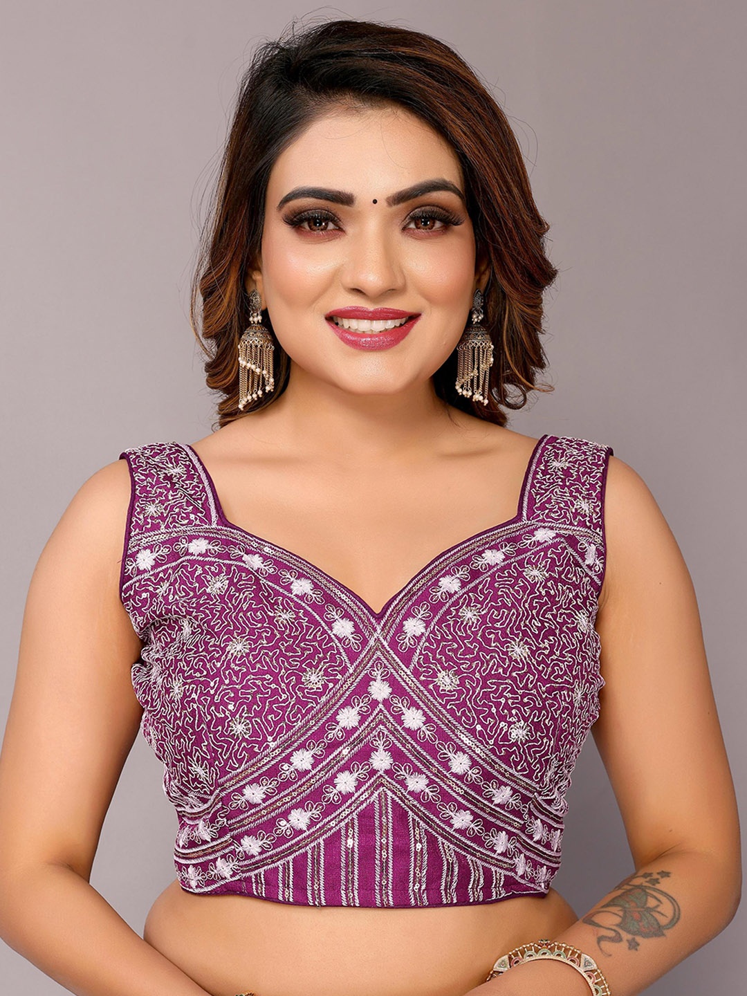 FABIAN FASHION Sequin-Embroidered Sweetheart Neck Silk Sleeveless Saree Blouse, Purple
FABIAN FASHION Sequin-Embroidered Sweetheart Neck Silk Sleeveless Saree Blouse, Purple