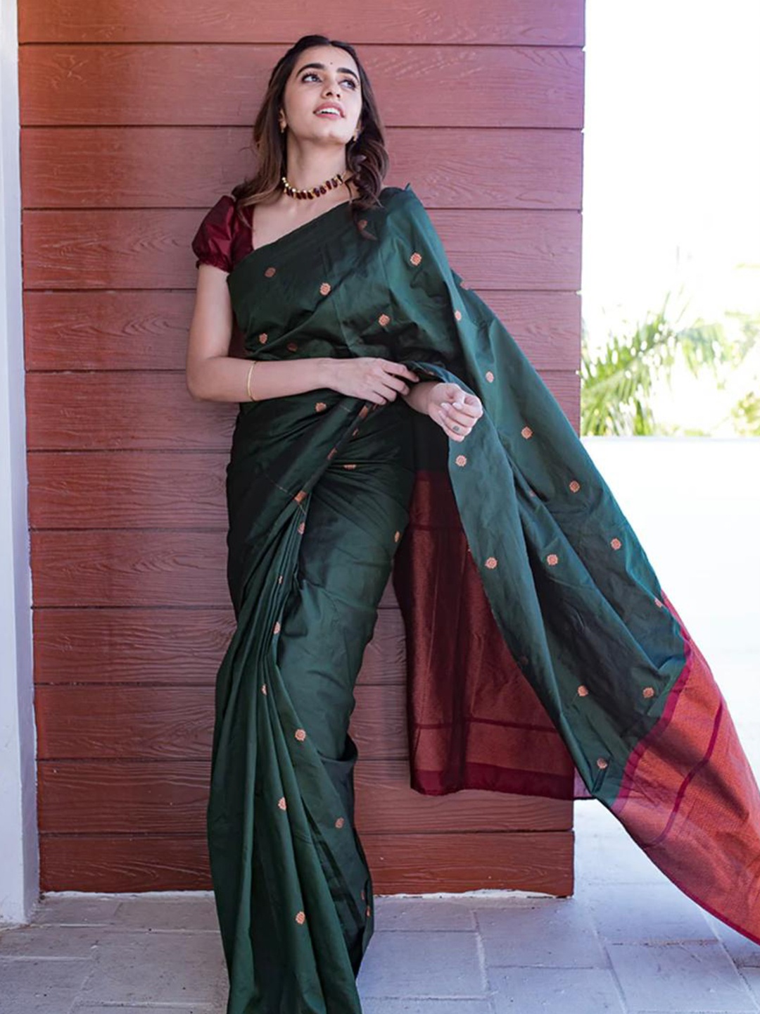 bansari textiles Ethnic Motif Woven Design Pure Silk Kanjeevaram Zari Saree, Green
bansari textiles Ethnic Motif Woven Design Pure Silk Kanjeevaram Zari Saree, Green