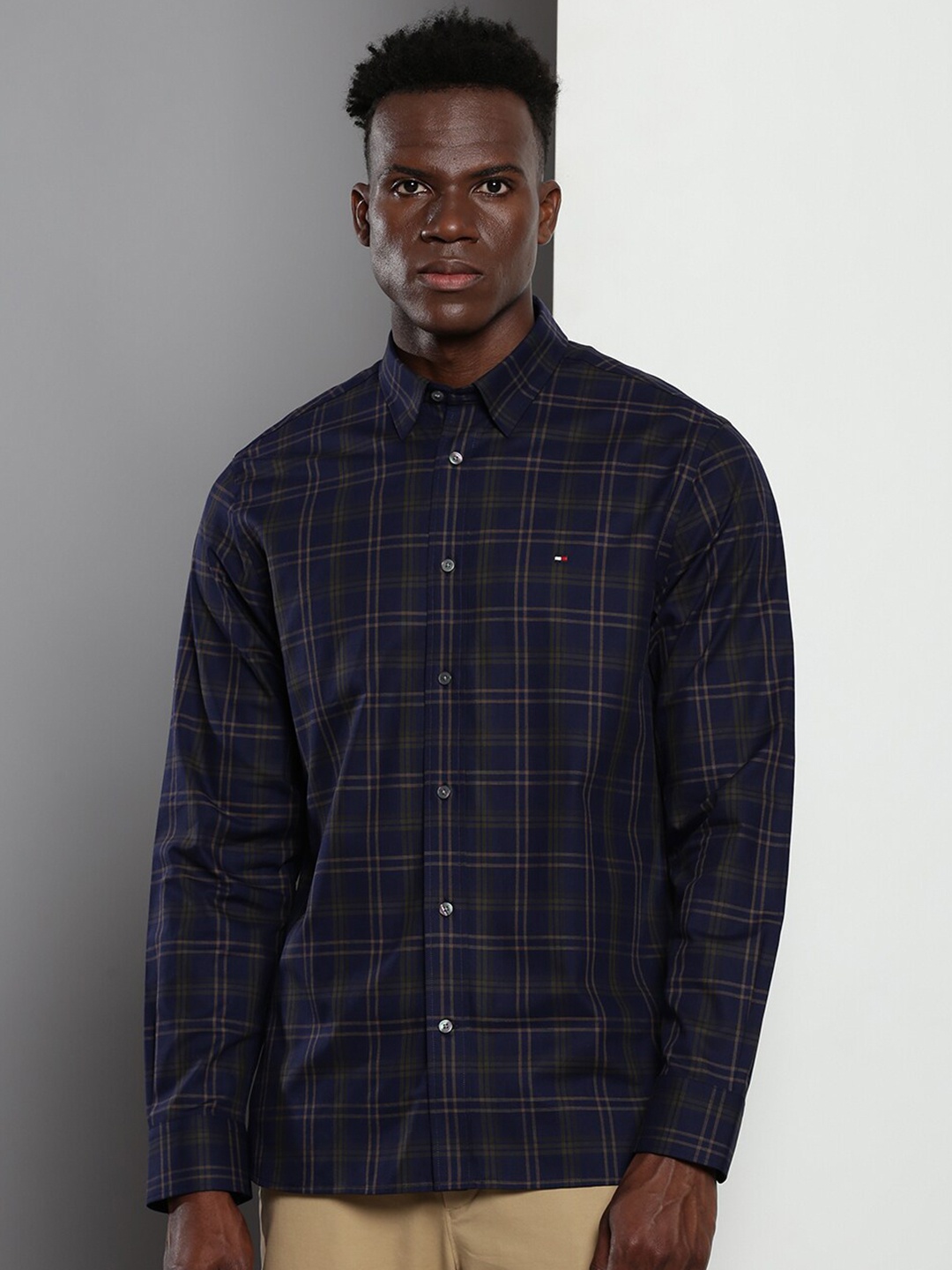 Tommy Hilfiger Tartan Checks Spread Collar Regular Sleeves Cotton Casual Shirt, Navy blue
Tommy Hilfiger Tartan Checks Spread Collar Regular Sleeves Cotton Casual Shirt, Navy blue