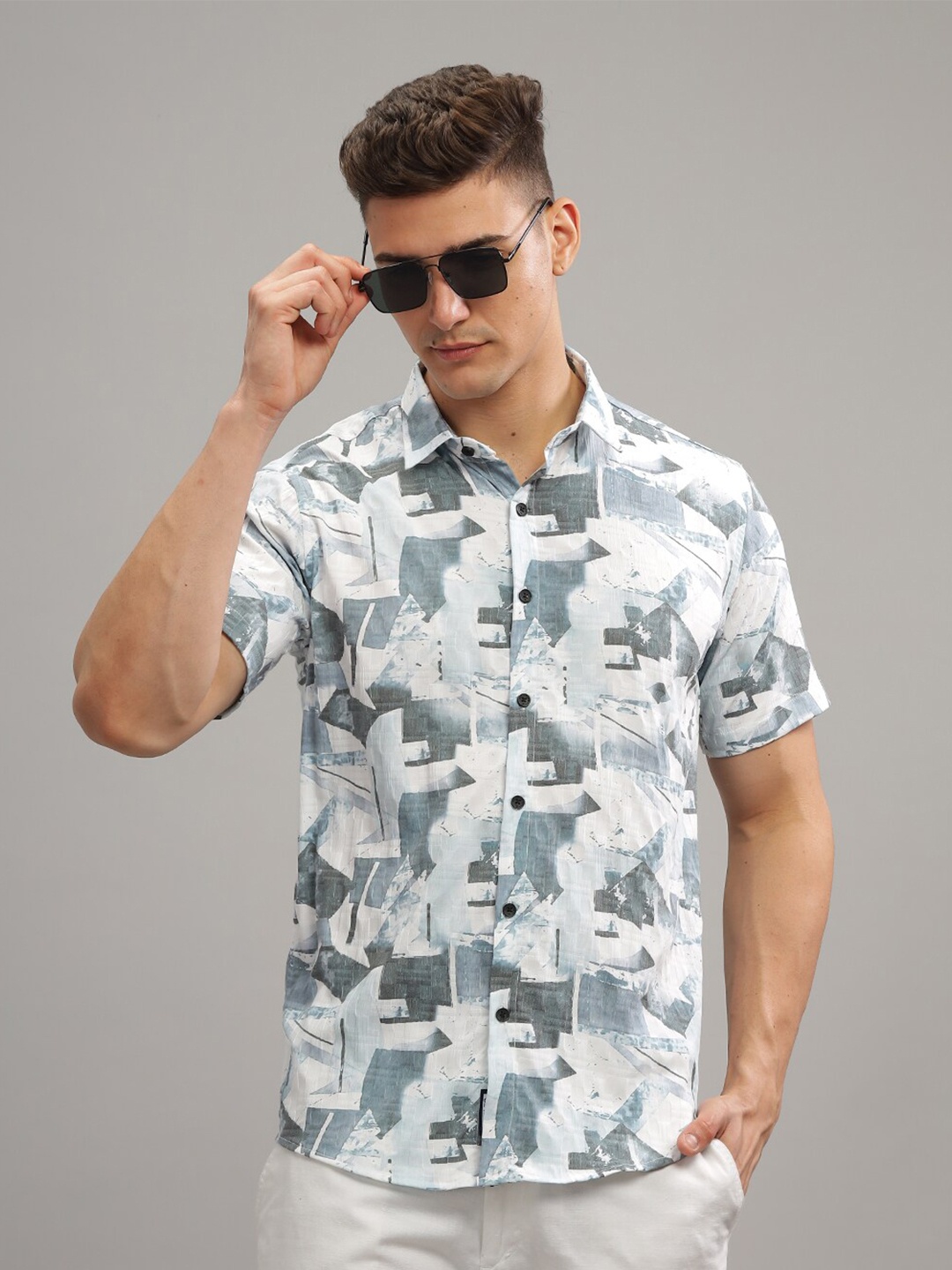 PAUL STREET Spread Collar Short Sleeves Standard Slim Fit Abstract Printed Casual Shirt, Blue
PAUL STREET Spread Collar Short Sleeves Standard Slim Fit Abstract Printed Casual Shirt, Blue