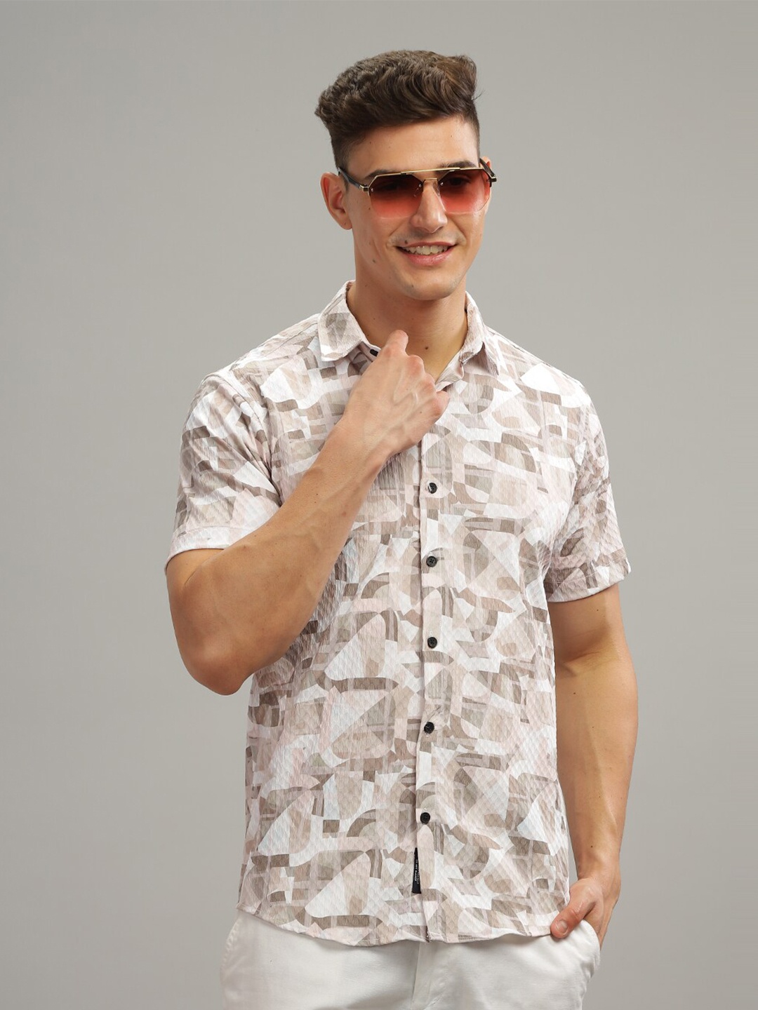 PAUL STREET Spread Collar Short Sleeves Standard Slim Fit Abstract Printed Casual Shirt, Brown
PAUL STREET Spread Collar Short Sleeves Standard Slim Fit Abstract Printed Casual Shirt, Brown