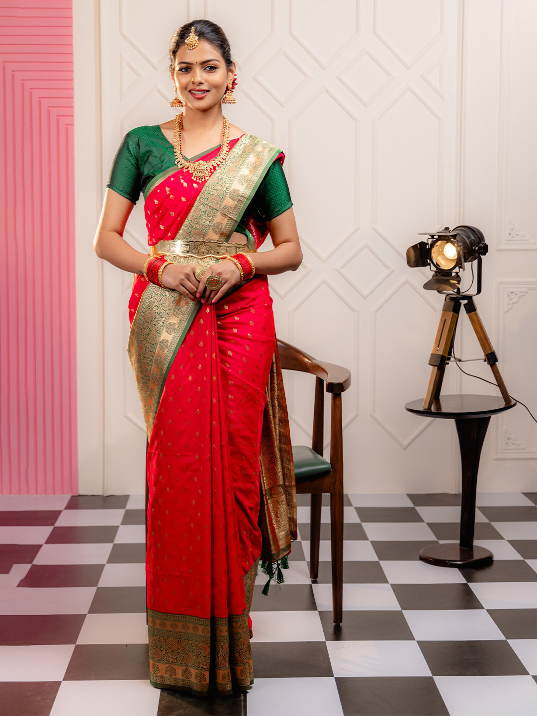 MIMOSA Ethnic Motifs Woven Design Zari Kanjeevaram Saree, Red
MIMOSA Ethnic Motifs Woven Design Zari Kanjeevaram Saree, Red