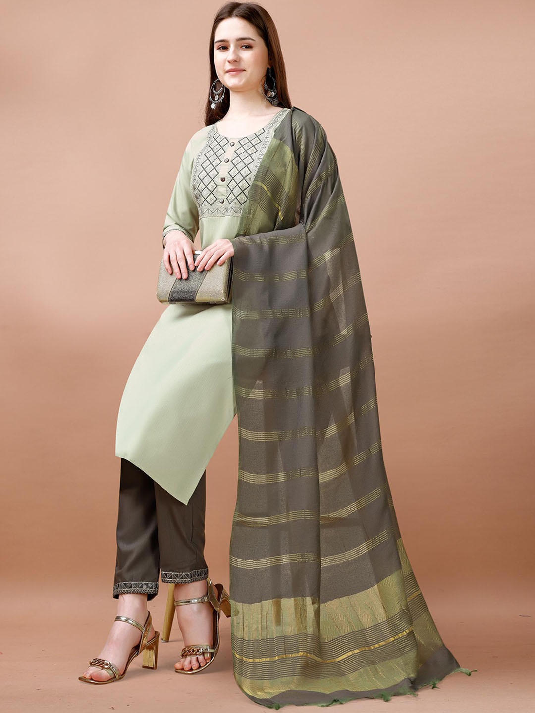 Ekasya Round Neck Floral Yoke Design Regular Thread Work Pure Cotton Straight Kurta Set, Olive
Ekasya Round Neck Floral Yoke Design Regular Thread Work Pure Cotton Straight Kurta Set, Olive