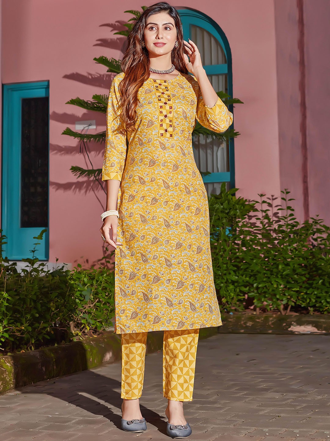 Ekasya Round Neck Floral Printed Regular Thread Work Pure Cotton Kurta with Trousers, Yellow
Ekasya Round Neck Floral Printed Regular Thread Work Pure Cotton Kurta with Trousers, Yellow