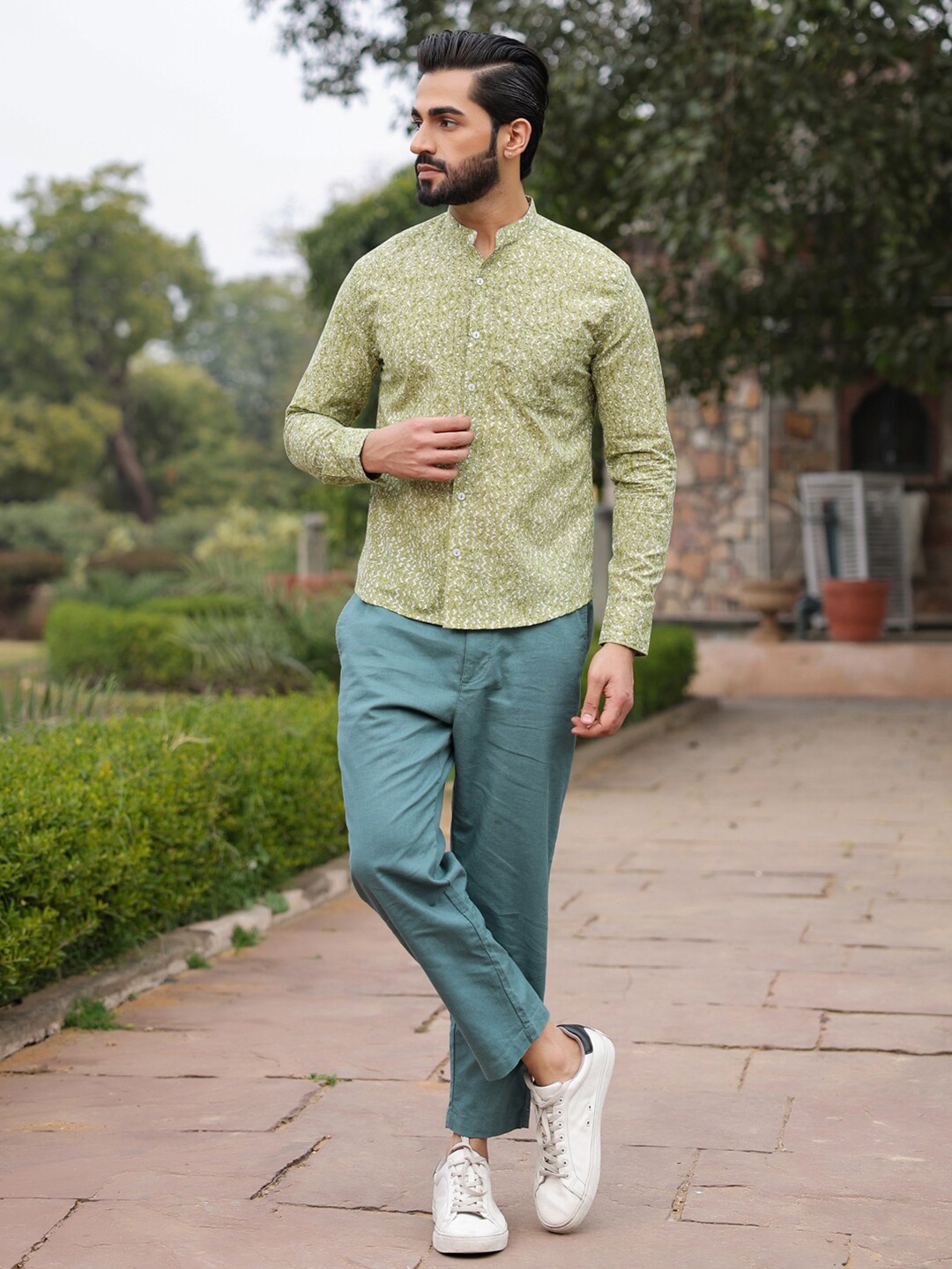 SANSKRUTIHOMES Straight Abstract Printed Opaque Cotton Casual Shirt, Green
SANSKRUTIHOMES Straight Abstract Printed Opaque Cotton Casual Shirt, Green