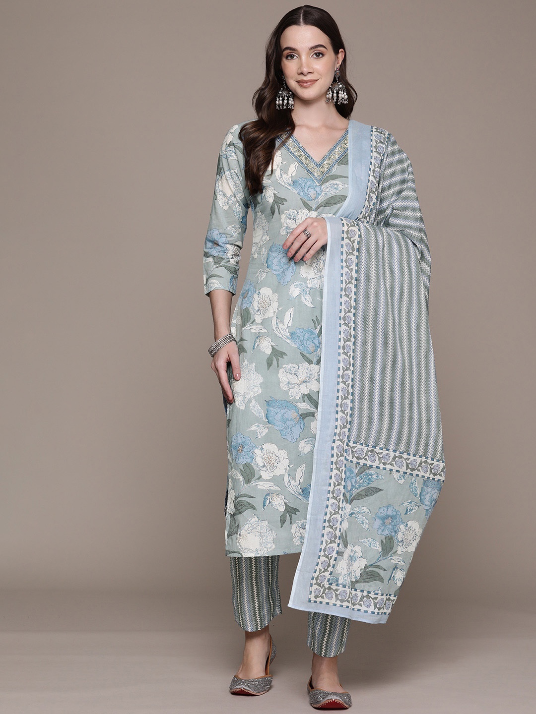 Readiprint Floral Printed Sequinned Pure Cotton Kurta with Trousers & Dupatta, Grey
Readiprint Floral Printed Sequinned Pure Cotton Kurta with Trousers & Dupatta, Grey