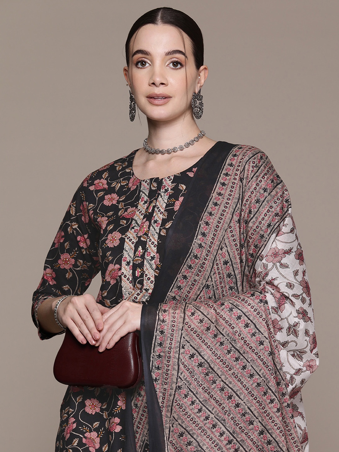Readiprint Fashions Floral Printed Sequinned Pure Cotton Kurta with Trousers & Dupatta, Black
Readiprint Fashions Floral Printed Sequinned Pure Cotton Kurta with Trousers & Dupatta, Black