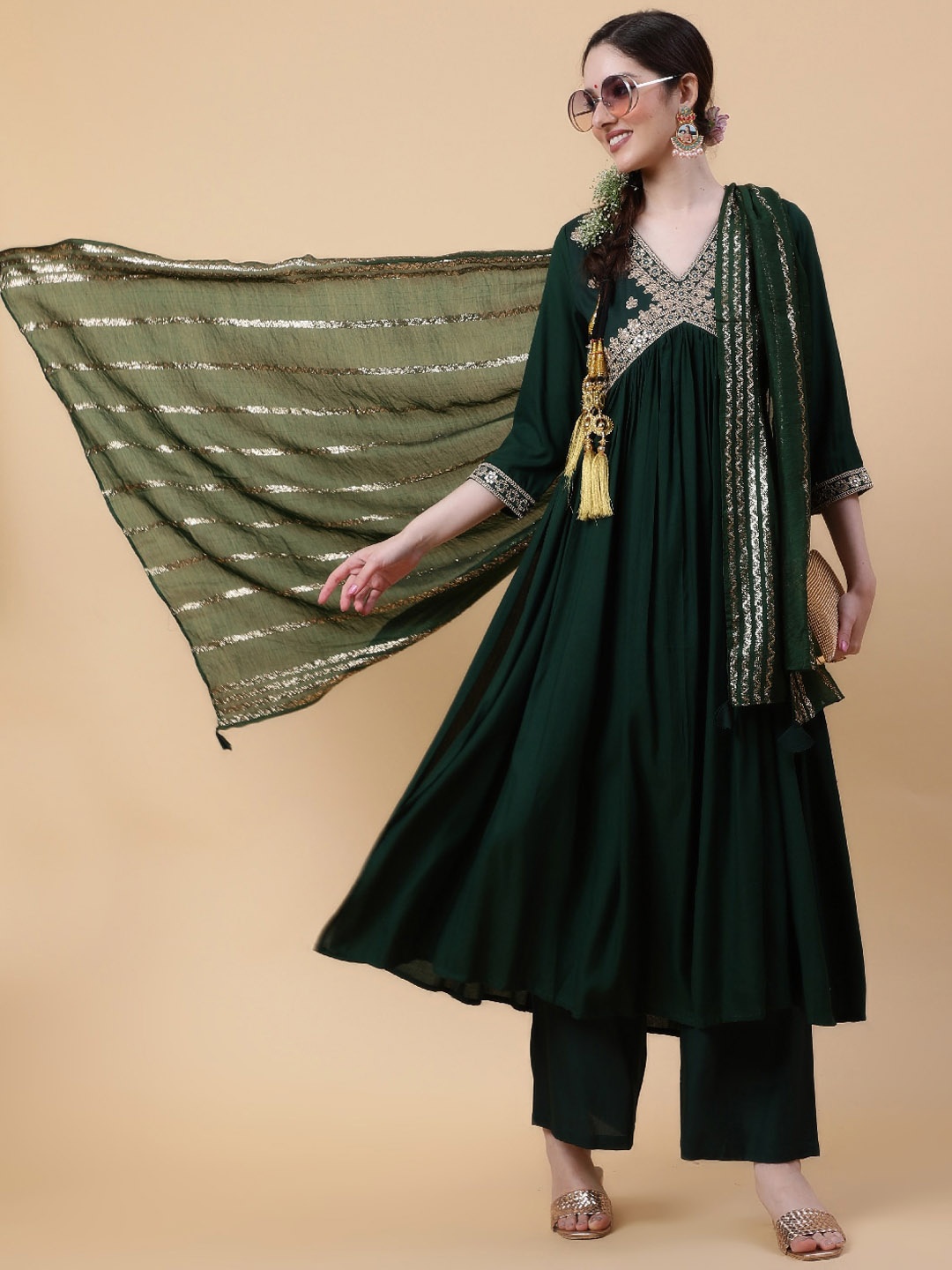 GULMOHAR JAIPUR Ethnic Motif Yoke Design Thread Work Anarkali Kurta & Palazzo With Dupatta, Green
GULMOHAR JAIPUR Ethnic Motif Yoke Design Thread Work Anarkali Kurta & Palazzo With Dupatta, Green