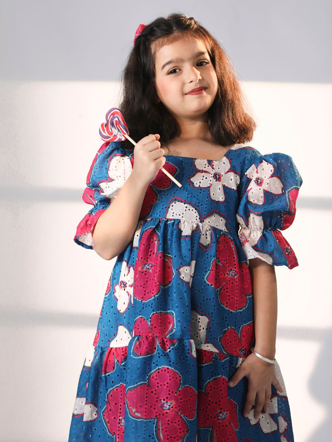 VASTRAMAY Girls Floral Printed Puff Sleeves Schiffli & Tiered Cotton Fit and Flare Dress, Blue
VASTRAMAY Girls Floral Printed Puff Sleeves Schiffli & Tiered Cotton Fit and Flare Dress, Blue