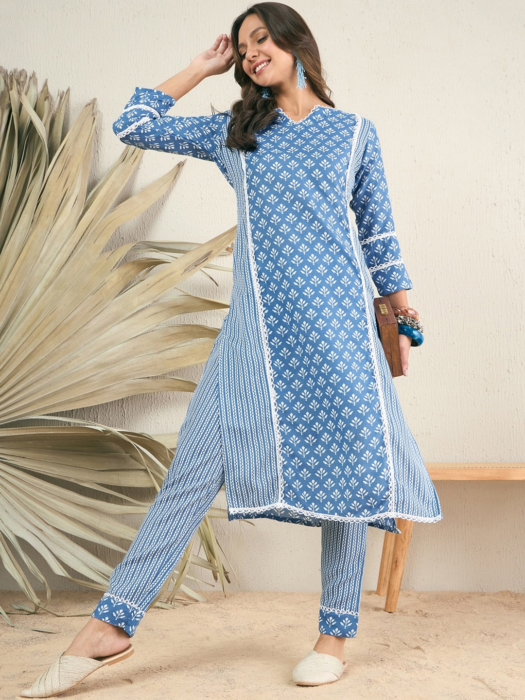 MASSTANI BY INDDUS Ethnic Motifs Printed Gotta Patti Regular Straight Kurta With Trousers, Blue
MASSTANI BY INDDUS Ethnic Motifs Printed Gotta Patti Regular Straight Kurta With Trousers, Blue