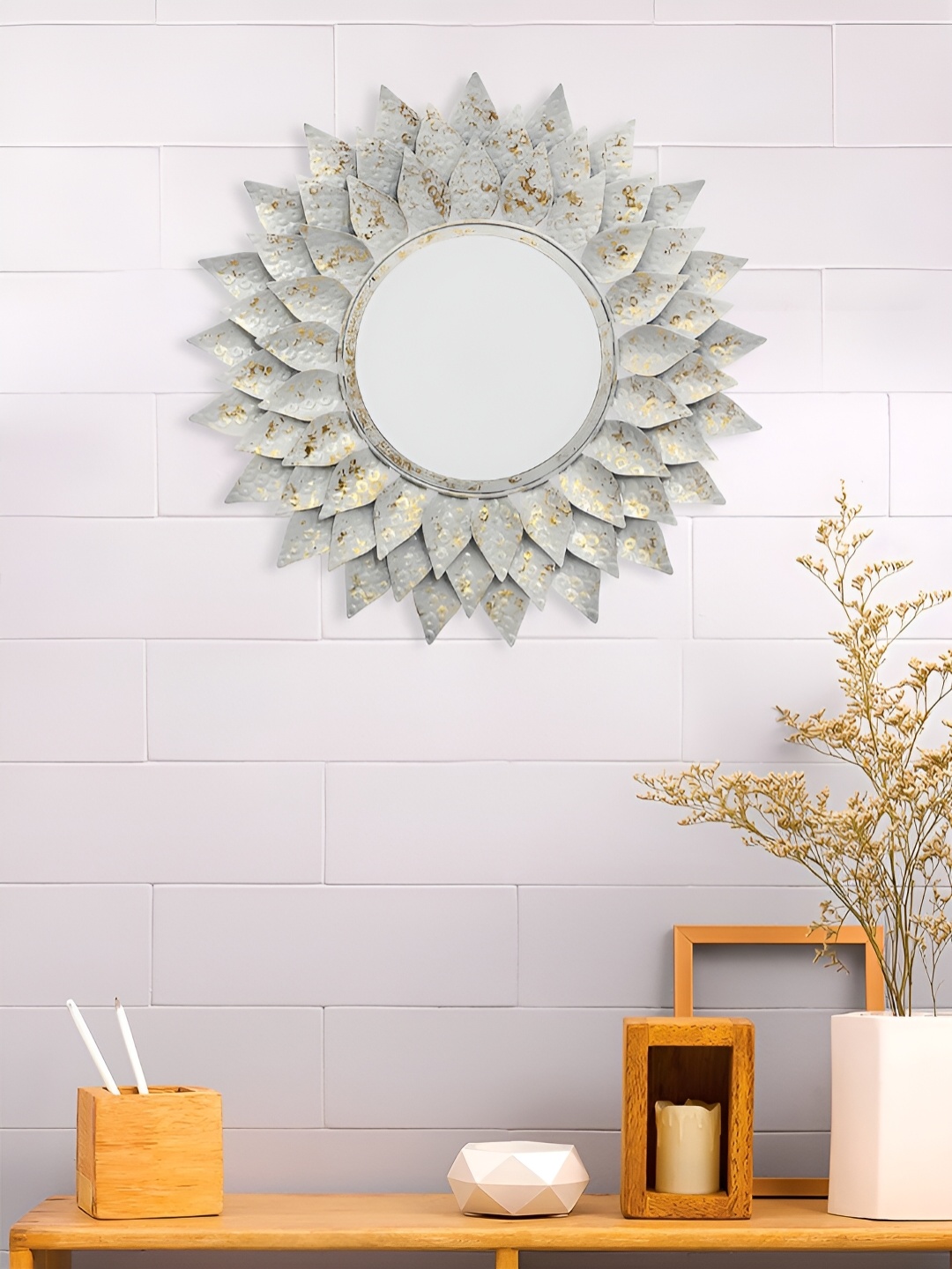 Craft Smith Silver Toned Textured Leaves Patterned Metallic Framed Round Wall Mirror
Craft Smith Silver Toned Textured Leaves Patterned Metallic Framed Round Wall Mirror