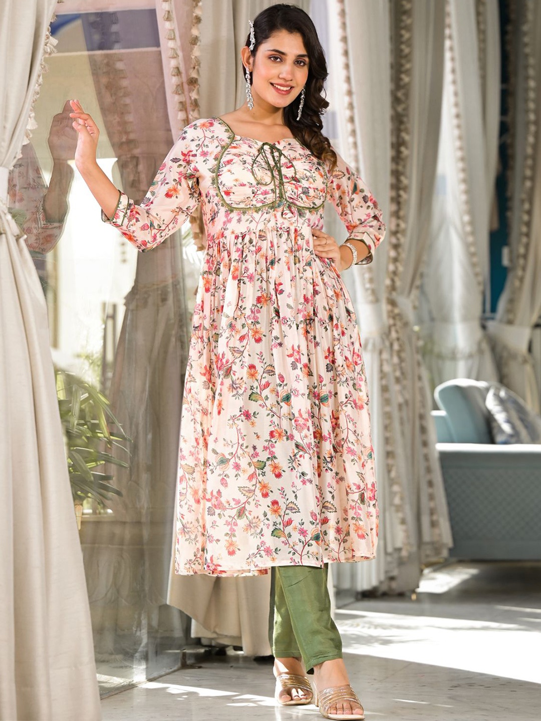 ODETTE Floral Printed Regular Georgette Anarkali Kurta With Trousers & Dupatta, Cream
ODETTE Floral Printed Regular Georgette Anarkali Kurta With Trousers & Dupatta, Cream