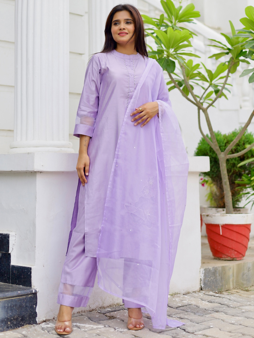 Libas Floral Embroidered Beads and Stones Kurta with Trousers & With Dupatta, Lavender
Libas Floral Embroidered Beads and Stones Kurta with Trousers & With Dupatta, Lavender