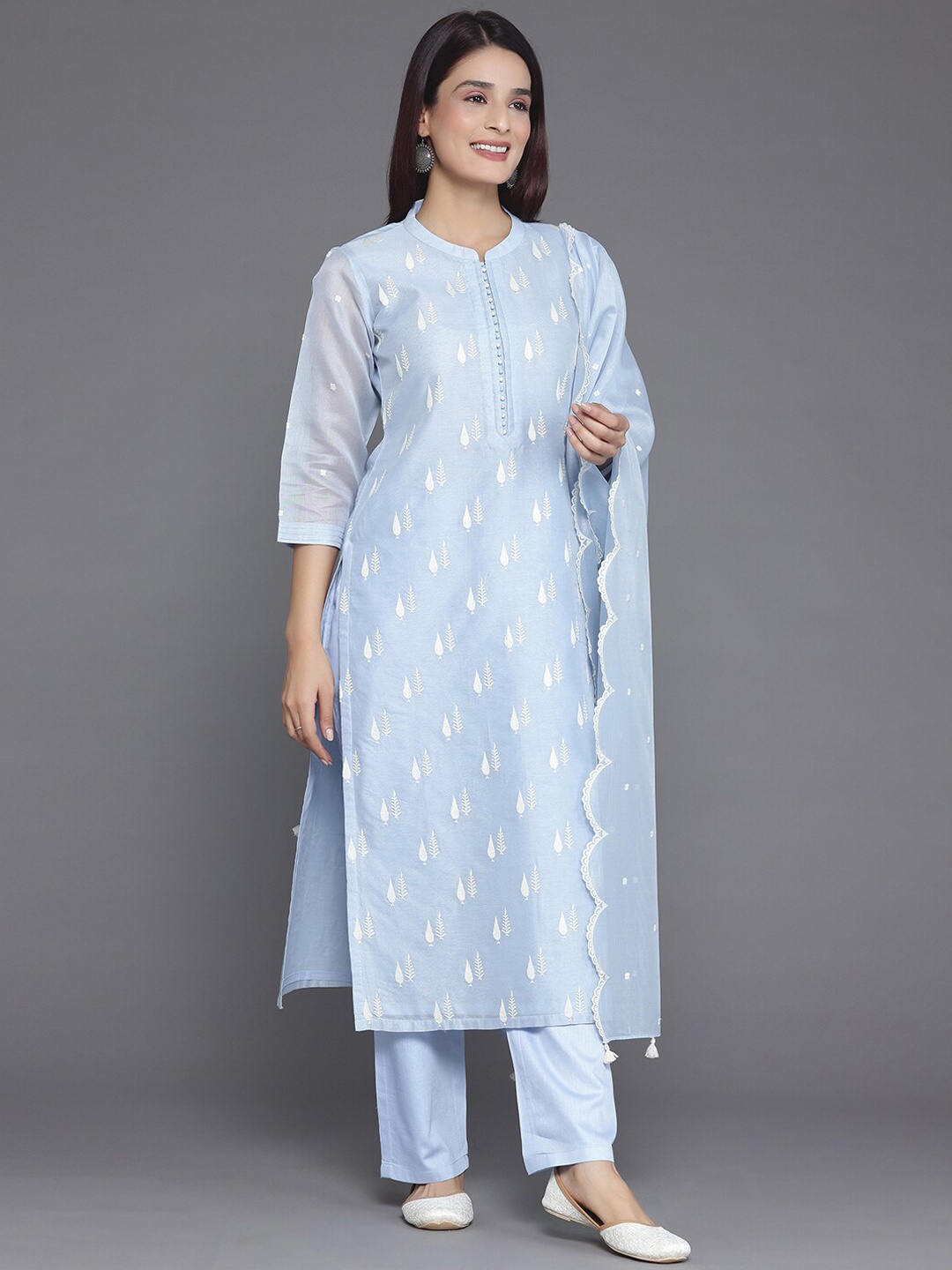 Libas Floral Embroidered Regular Thread Work Chanderi Silk Kurta with Trouser & Dupatta, Blue
Libas Floral Embroidered Regular Thread Work Chanderi Silk Kurta with Trouser & Dupatta, Blue