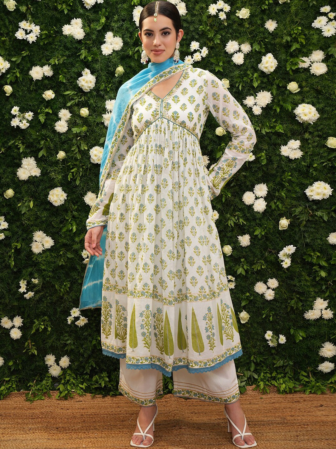 Vishudh Floral Printed Empire Pure Cotton Kurta with Palazzos & With Dupatta, White
Vishudh Floral Printed Empire Pure Cotton Kurta with Palazzos & With Dupatta, White