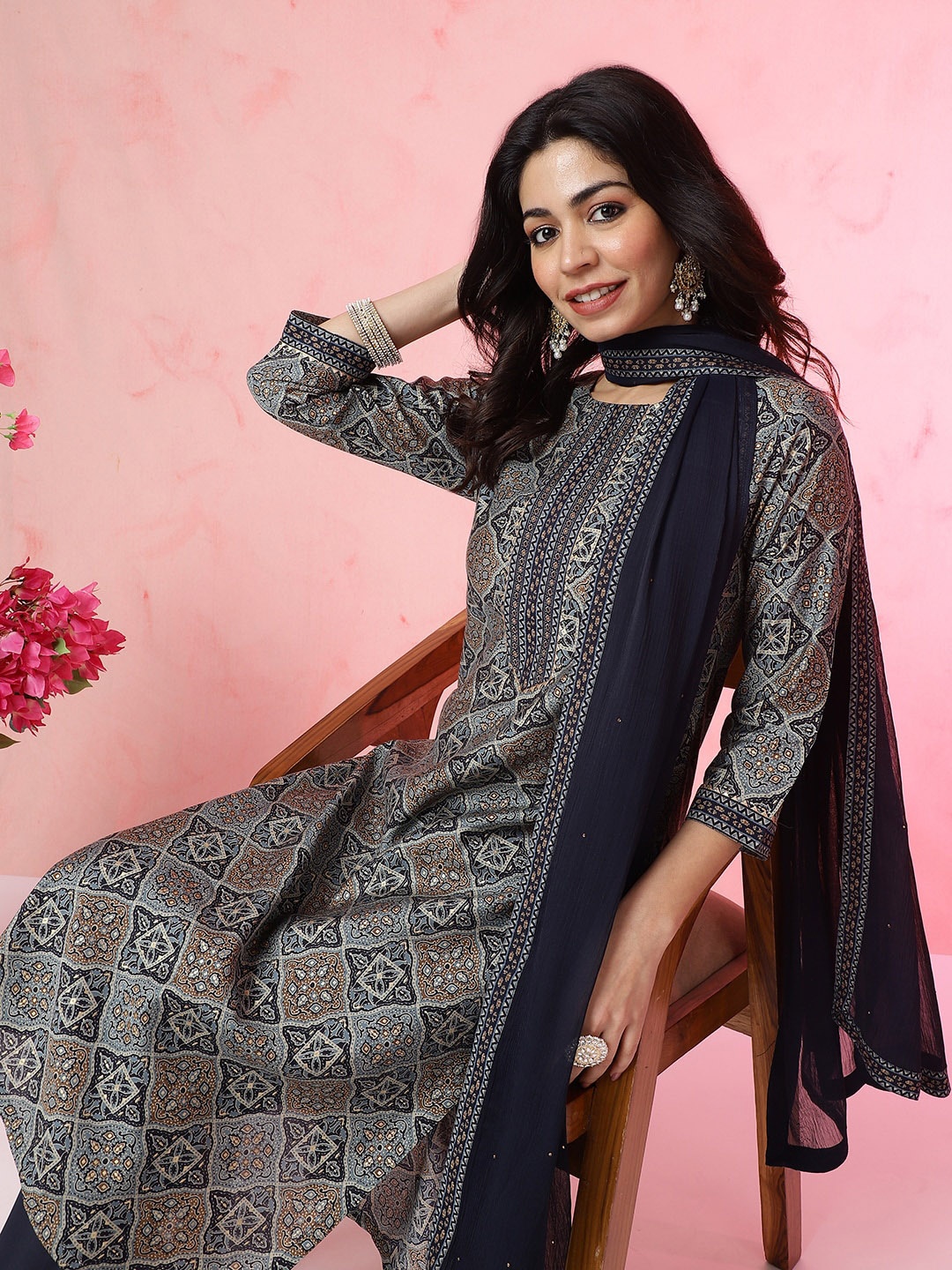Anouk Ethnic Motifs Printed Regular Chanderi Silk Kurta with Trousers & Dupatta, Navy blue
Anouk Ethnic Motifs Printed Regular Chanderi Silk Kurta with Trousers & Dupatta, Navy blue