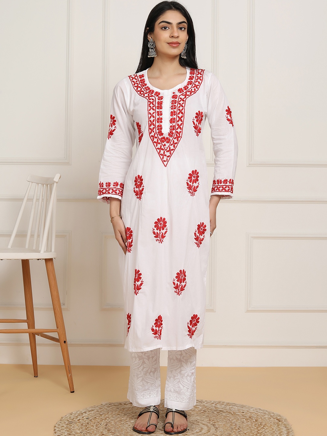 HOUSE OF KARI Women Floral Embroidered Regular Chikankari Pure Cotton Kurta with Trousers, White
HOUSE OF KARI Women Floral Embroidered Regular Chikankari Pure Cotton Kurta with Trousers, White