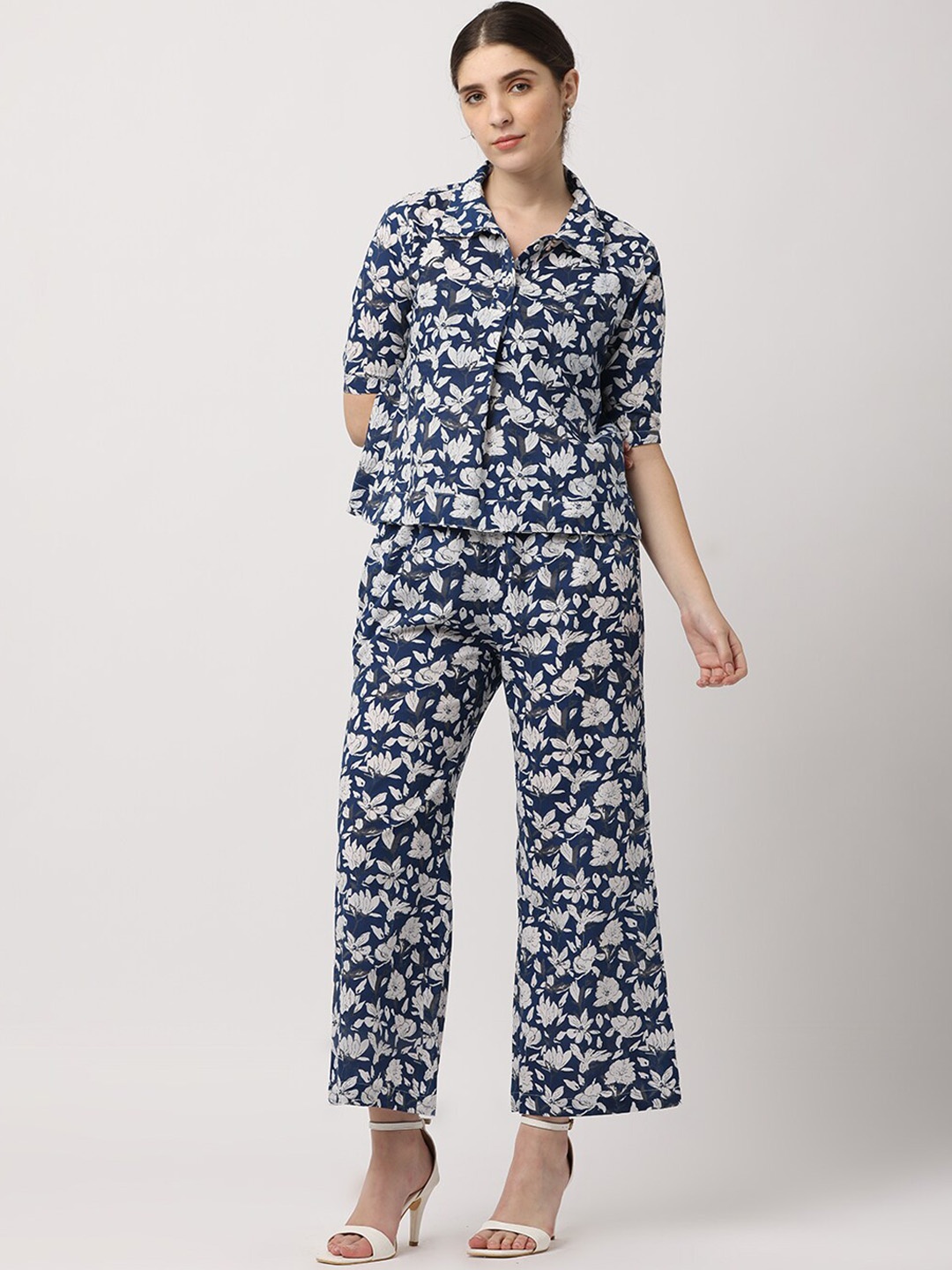 BLACK & BLAH BLAH Set of 2 Relaxed Fit Floral Printed Pure Cotton Co-Ord, Navy blue
BLACK & BLAH BLAH Set of 2 Relaxed Fit Floral Printed Pure Cotton Co-Ord, Navy blue