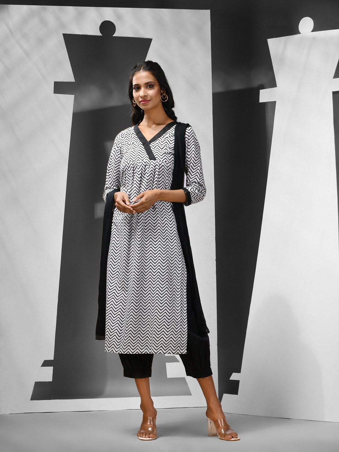 Charukriti Women Printed Regular Pure Cotton Kurta with Salwar & With Dupatta, White
Charukriti Women Printed Regular Pure Cotton Kurta with Salwar & With Dupatta, White
