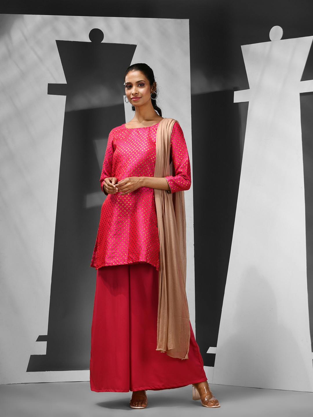 Charukriti Women Ethnic Motifs Embroidered Regular Thread Work Kurta with Palazzos & With Dupatta, Fuchsia
Charukriti Women Ethnic Motifs Embroidered Regular Thread Work Kurta with Palazzos & With Dupatta, Fuchsia